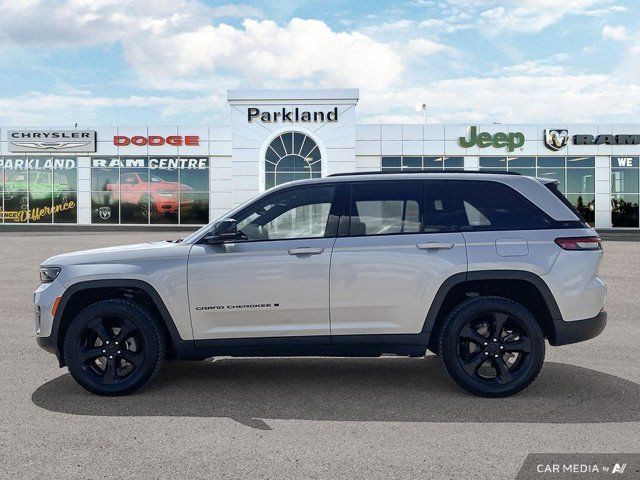2024 Jeep Grand Cherokee Altitude 4x4 Sunroof Nav Capable in Cars & Trucks in St. Albert - Image 2
