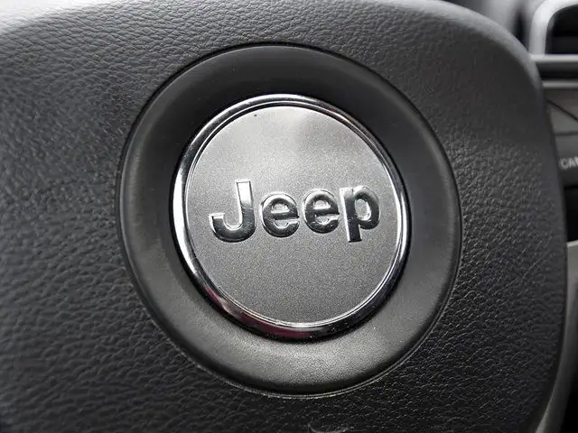 2020 Jeep Grand Cherokee Altitude in Cars & Trucks in Red Deer - Image 16