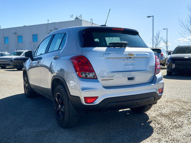 2021 Chevrolet Trax LS | Apple CarPlay | Cloth Seats in Cars & Trucks in Edmonton - Image 3