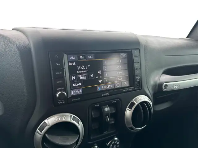 2017 Jeep Wrangler Unlimited Sahara in Cars & Trucks in Oshawa / Durham Region - Image 21
