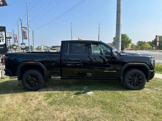 2025 GMC Sierra 2500HD AT4 in Cars & Trucks in Markham / York Region - Image 5