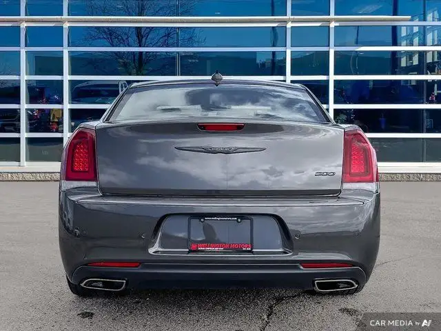 2022 Chrysler 300 300 Touring L | Leather | Nav | Apple Carplay in Cars & Trucks in Guelph - Image 6
