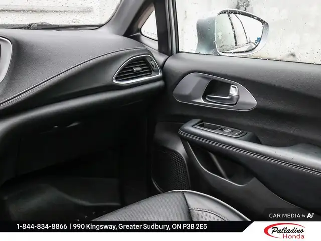 2019 Chrysler Pacifica Limited in Cars & Trucks in Sudbury - Image 14