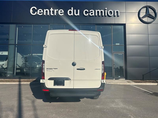 2024 Mercedes-Benz Sprinter 2500 144 Wheelbase Standard Roof RWD in Cars & Trucks in Laval / North Shore - Image 4
