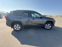 Heated Seats, Apple CarPlay, Blind Spot Monitoring, Lane Keep Assist, Steering Wheel Audio Control!... (image 5)