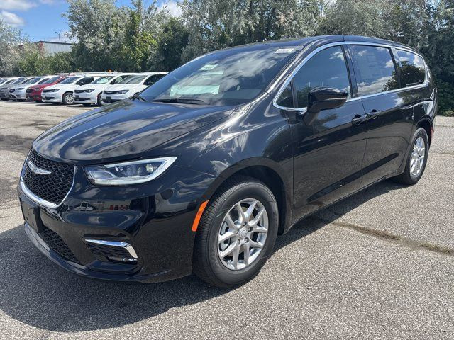 2026 Chrysler Pacifica Select in Cars & Trucks in Mississauga / Peel Region
