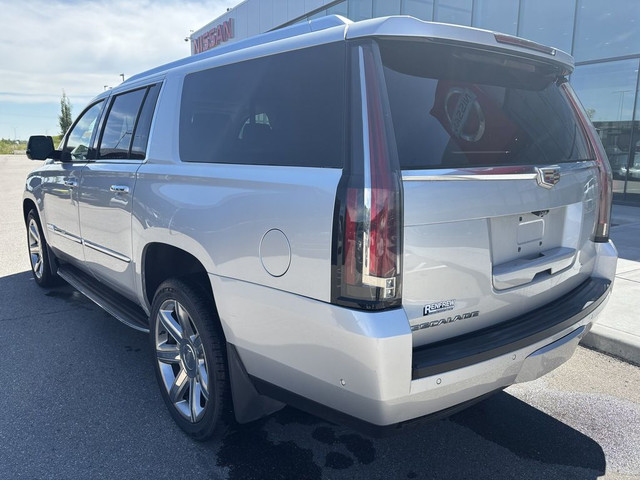 2017 Cadillac Escalade Luxury AWD | Accident Free Carfax | Sunro in Cars & Trucks in Calgary - Image 4