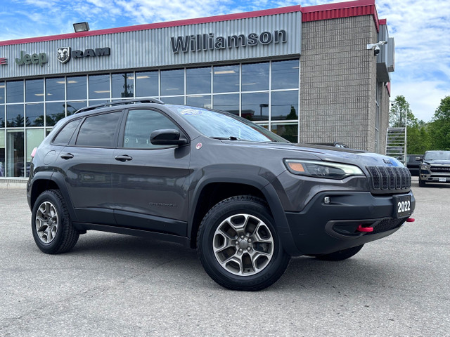 2022 Jeep Cherokee Trailhawk HITCH | REMOTE START | V6 | APPL... in Cars & Trucks in Oshawa / Durham Region - Image 2
