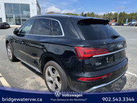 New Price! Odometer is 22604 kilometers below market average! Mythos Black Metallic 2021 Audi Q5 45... (image 3)