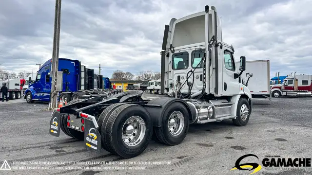 2015 FREIGHTLINER CASCADIA DAY CAB in Heavy Trucks in Chilliwack - Image 6