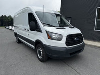 Ford Transit Van T-250 toit moyen 148 po PNBV de 9 000 lb porte coulissante côté passager 2018 à ven... (image 1)