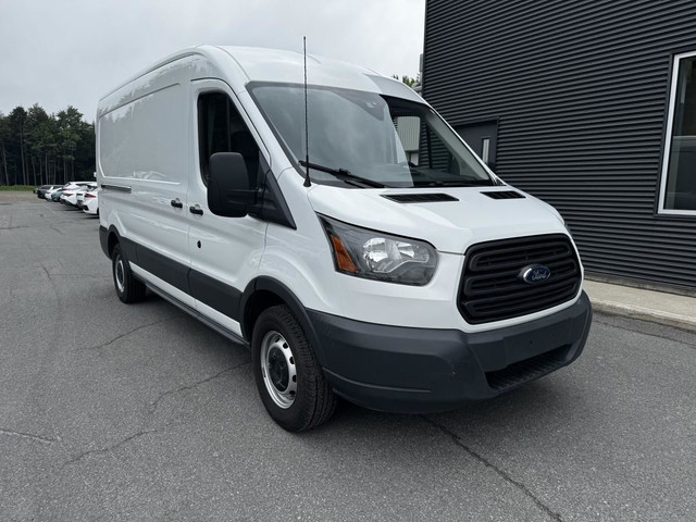 Ford Transit Van T-250 toit moyen 148 po PNBV de 9 000 lb porte  in Cars & Trucks in Trois-Rivières - Image 2