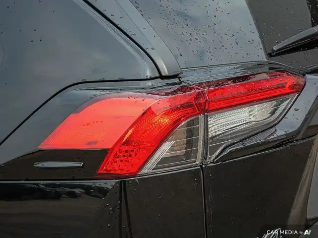 2022 Toyota RAV4 XLE AWD Sunroof Nav Capable Heated Leather in Cars & Trucks in St. Albert - Image 13