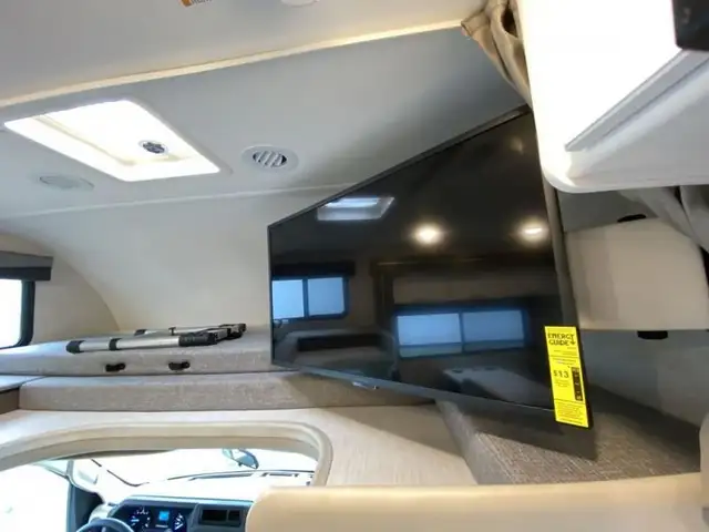 2024 Thor Motor Coach Four Winds 25V in RVs & Motorhomes in Abbotsford - Image 25