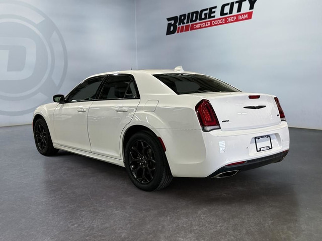 2023 Chrysler 300 Touring-L 3.6L V6 - AWD - Panoramic Sunroof... in Cars & Trucks in Lethbridge - Image 3