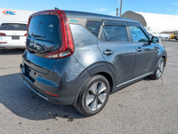 LOW KMS! SOUL EV LIMITED! LEATHER INTERIOR, APPLE CARPLAY/ANDROID AUTO, FULLY LOADED POWER SUNROOF,... (image 9)