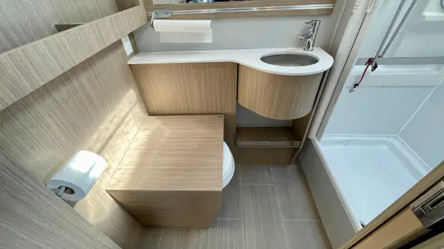 2018 LEISURE TRAVEL Wonder 24MB in RVs & Motorhomes in Victoria - Image 13
