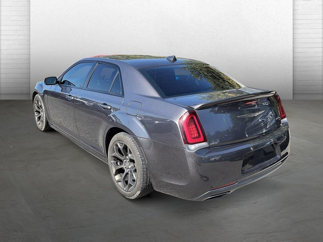  2020 Chrysler 300 TOIT PANO * CUIR * GPS * LED * MAGS 20PO * in Cars & Trucks in Longueuil / South Shore - Image 4