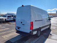 3.0L V6 Diesel, 7 Spd Transmission, Leatherete Seat Covers, Twin Front Passenger Seats, Keyless Entr... (image 6)