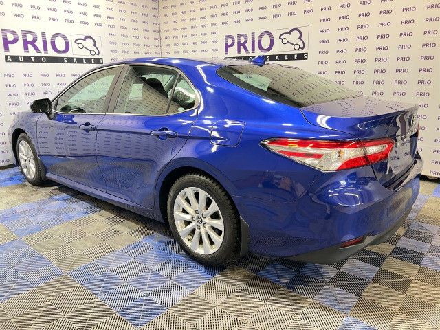 2018 Toyota Camry in Cars & Trucks in Ottawa - Image 3