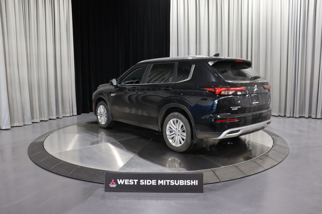 2025 Mitsubishi Outlander PHEV SE in Cars & Trucks in Edmonton - Image 4