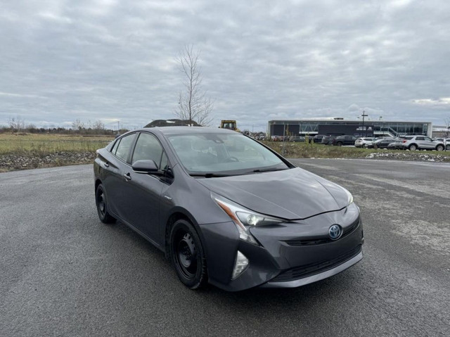 2017 Toyota Prius in Cars & Trucks in Laval / North Shore - Image 4