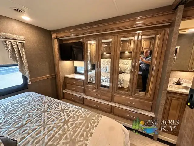 2020 Thor Motor Coach Challenger 37YT Washer & Dryer 12 k Miles in RVs & Motorhomes in Moncton - Image 35