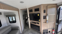Palomino Trailer PAT294DBHS- Welcome to your new home away from home, where the whole families comfo... (image 6)