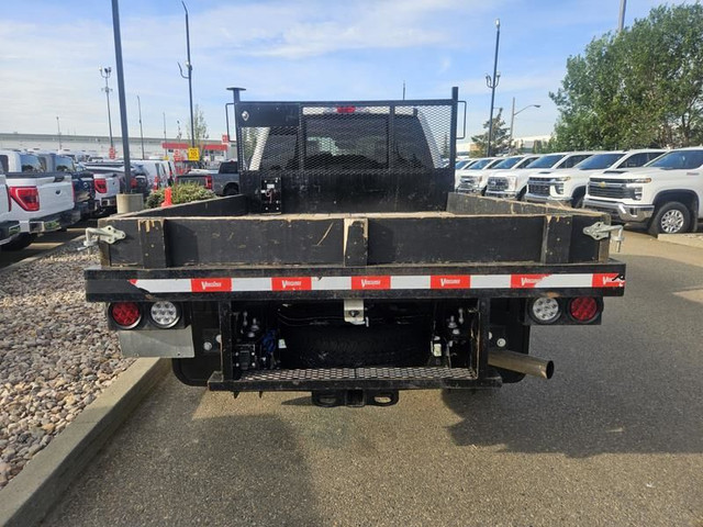 2023 Ford Super Duty F-350 SRW XLT 4WD Crew Cab 8ft Deck, 7.3L V in Cars & Trucks in St. Albert - Image 4