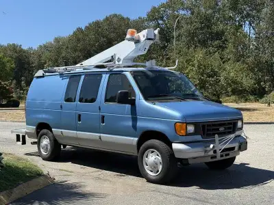 2006 Ford Econoline E-350 Cargo Van with Versalift Bucket, 5.4L, 8 cylinder, 3 door, automatic, RWD,...
