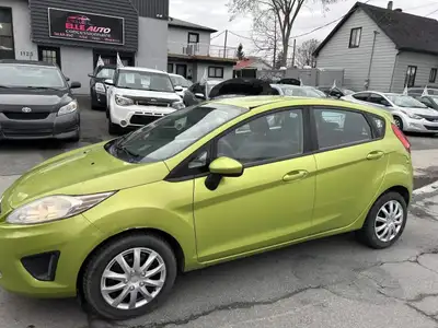 Ford Fiesta 2012 Hatchback manuel avec 195000 km . Toute équipée groupe électrique complète avec sir...