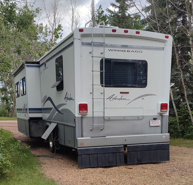 1999 Ford Super Duty F-550 Motorhome Winibago Adventure Stripped in Cars & Trucks in Calgary - Image 4