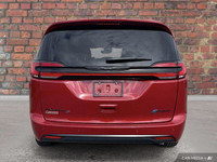 This Chrysler Pacifica Hybrid boasts a Gas/Electric V-6 3.6 L/220 engine powering this Variable tran... (image 3)