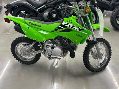 KAWASAKI KLX110R 2025 Comme moto conviviale pour les débutants ou instrument de plaisir la KLX110R e...