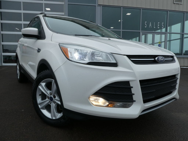  2015 Ford Escape 4WD, Leather, Sunroof, Back Up Camera in Cars & Trucks in Moncton