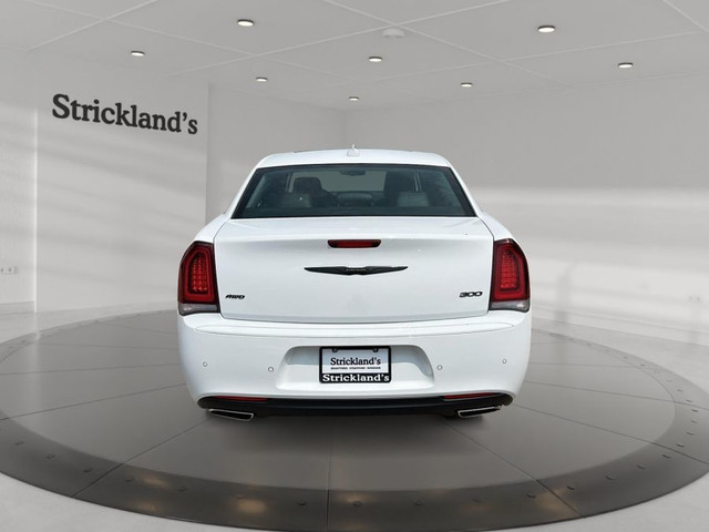 2023 CHRYSLER 300 TOURING L AWD in Cars & Trucks in Stratford - Image 4