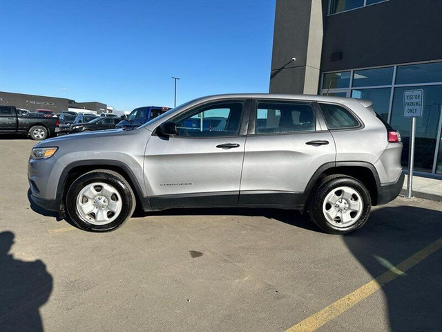 2020 Jeep Cherokee Sport in Cars & Trucks in St. Albert - Image 2