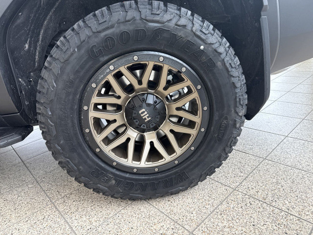 2025 TOYOTA LAND CRUISER TOYOTA LAND CRUISER PREMIUM HYBRIDE 202 in Cars & Trucks in Laval / North Shore - Image 4