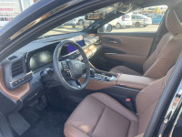 DÉMONSTRATEUR venez découvrir notre TOYOTA CROWN SIGNIA 2025 TOYOTA CROWN SIGNIA LIMITED 2025 démons... (image 6)