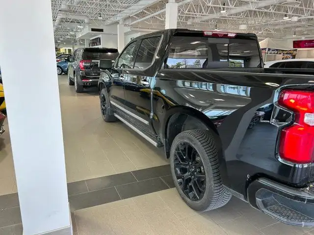 2023 Chevrolet Silverado 1500 High Country 5.3 *Tech Pkg* *Pwr dans Autos et camions dans Fort McMurray - Image 10
