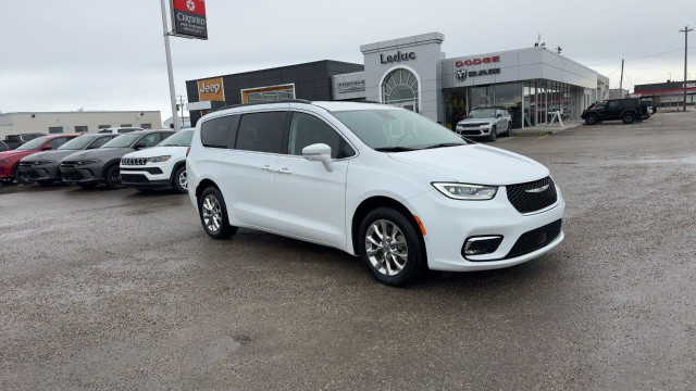 2022 Chrysler Pacifica in Cars & Trucks in Edmonton - Image 2