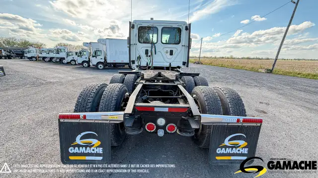 2016 FREIGHTLINER CASCADIA CA125DC DAY CAB in Heavy Trucks in Chilliwack - Image 15