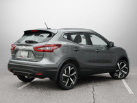 This Nissan Qashqai boasts a Regular Unleaded I-4 2.0 L/122 engine powering this Variable transmissi... (image 4)