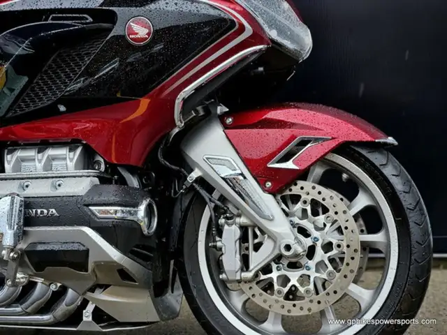 2018 Honda Gold Wing Tour DCT Airbag in Street, Cruisers & Choppers in Oshawa / Durham Region - Image 12