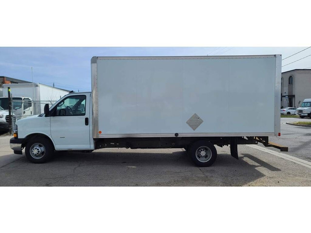 2019 GMC Savana Van G3500 - 16Ft Aluminum Box - Ramp - V8 Gasoli in Cars & Trucks in City of Toronto - Image 3