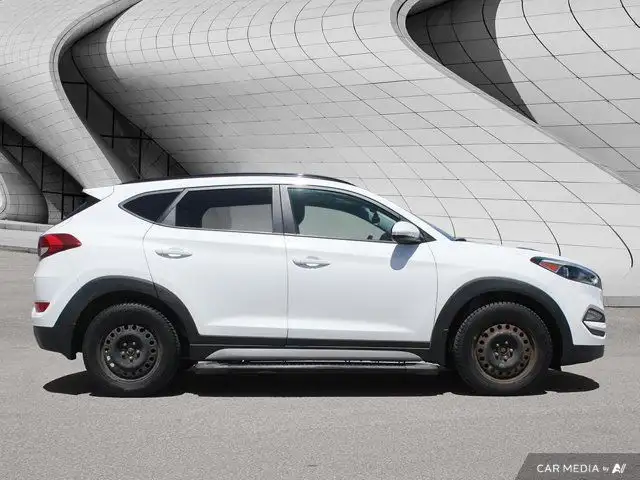 2017 Hyundai Tucson SE | Bluetooth | Heated Seats | AWD | XM dans Autos et camions dans London - Image 7