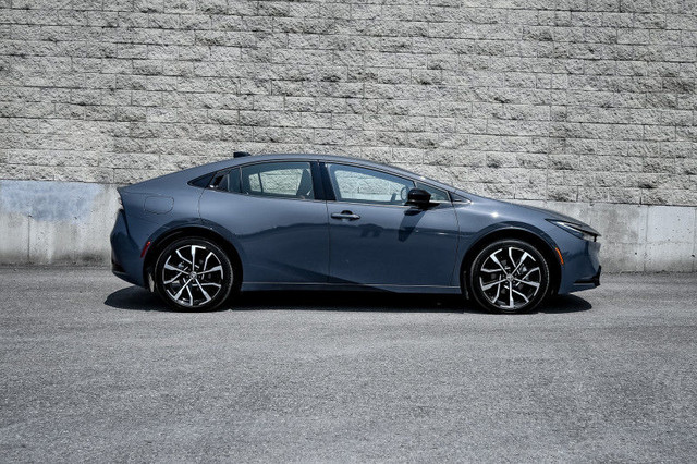 2024 Toyota Prius Prime XSE • HYBRID • SUNROOF • NAV • COOLED SE in Cars & Trucks in Kingston - Image 2
