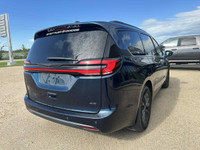 I'M NOT A REGULAR VAN - I'M A COOL VAN. THIS 2022 CHRYSLER PACIFICA TOURING L IS BUILT FOR REAL LIFe... (image 4)