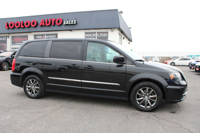 2015 Chrysler Town & Country in Cars & Trucks in Oakville / Halton Region