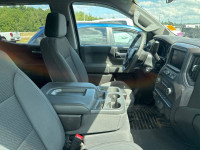 Apple CarPlay, Android Auto, Aluminum Wheels, Remote Keyless Entry, Cruise Control! This Chevrolet S... (image 5)